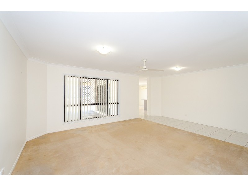 33 Dean Street, Glen Eden QLD 4680