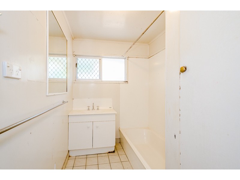 2 Harlequin Street, Toolooa QLD 4680