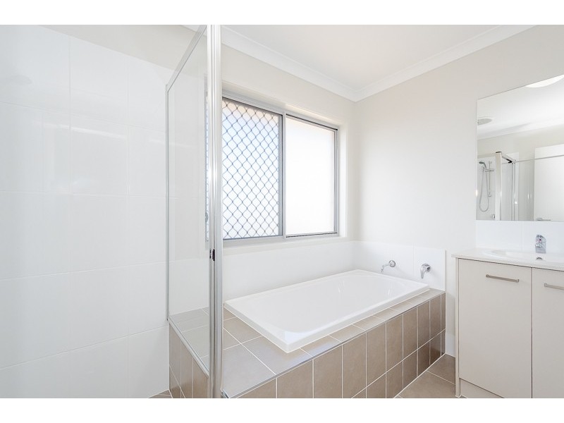 5 Goodnight Place, New Auckland QLD 4680