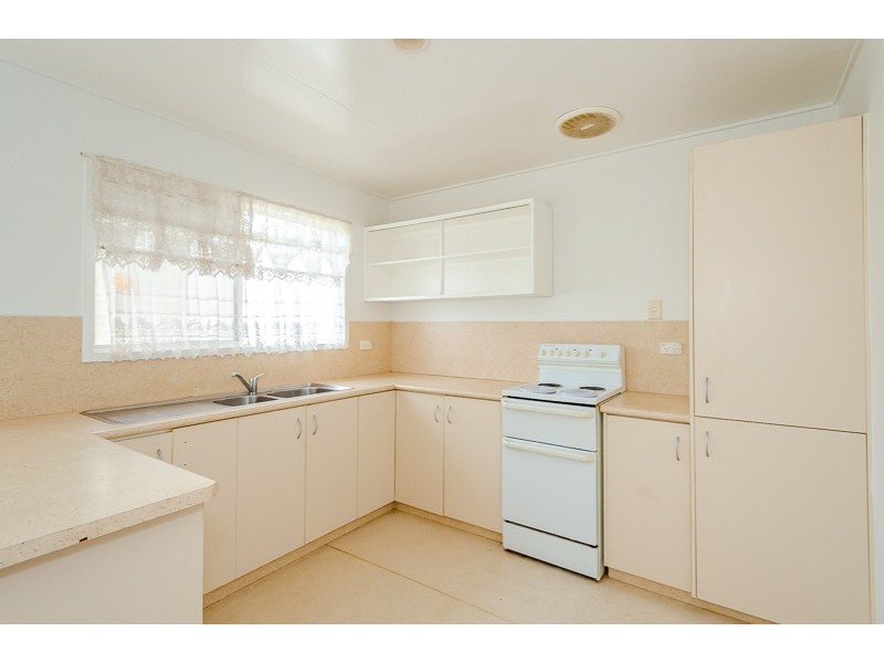 27 Dalton Street, Clinton QLD 4680