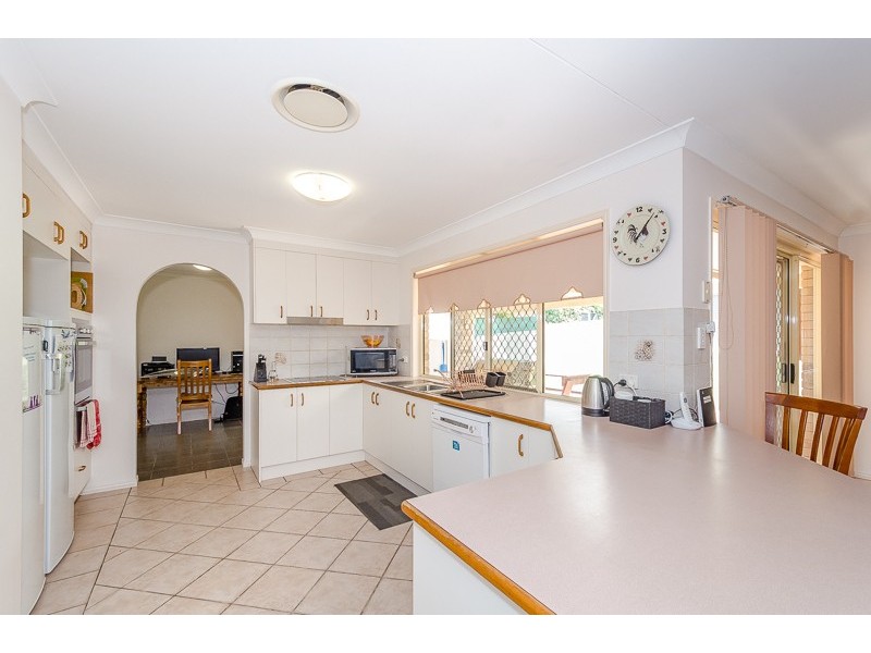 17 Witney Street, Telina QLD 4680