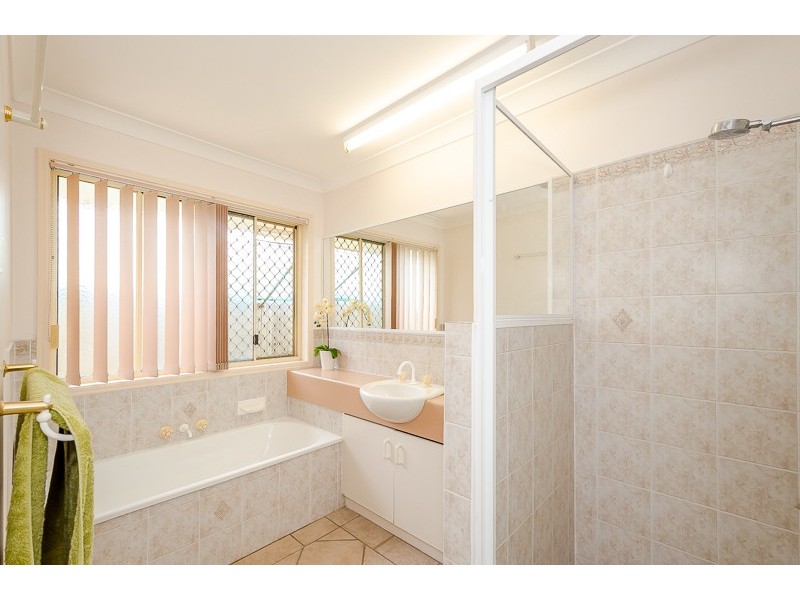 17 Witney Street, Telina QLD 4680
