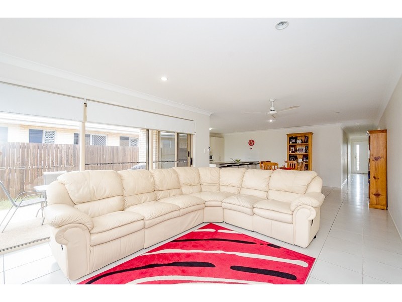 11 Carnarvon Parade, New Auckland QLD 4680