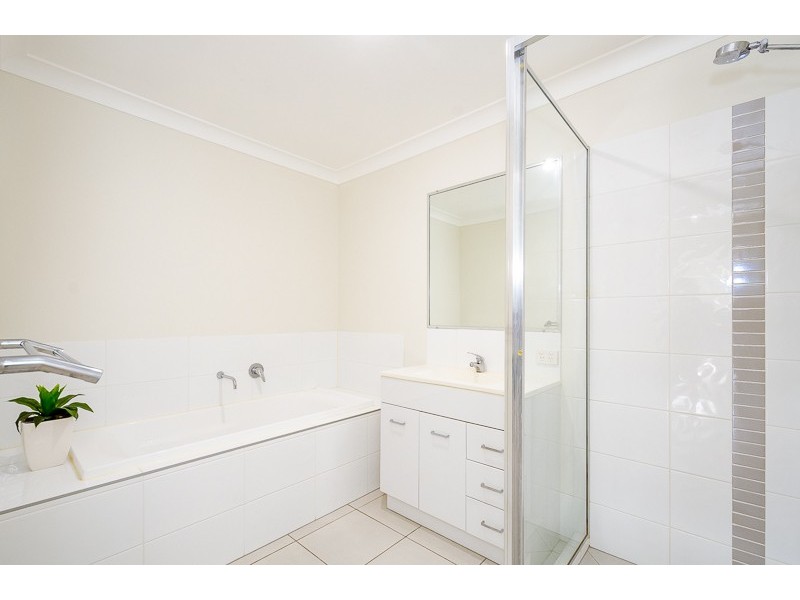 11 Carnarvon Parade, New Auckland QLD 4680