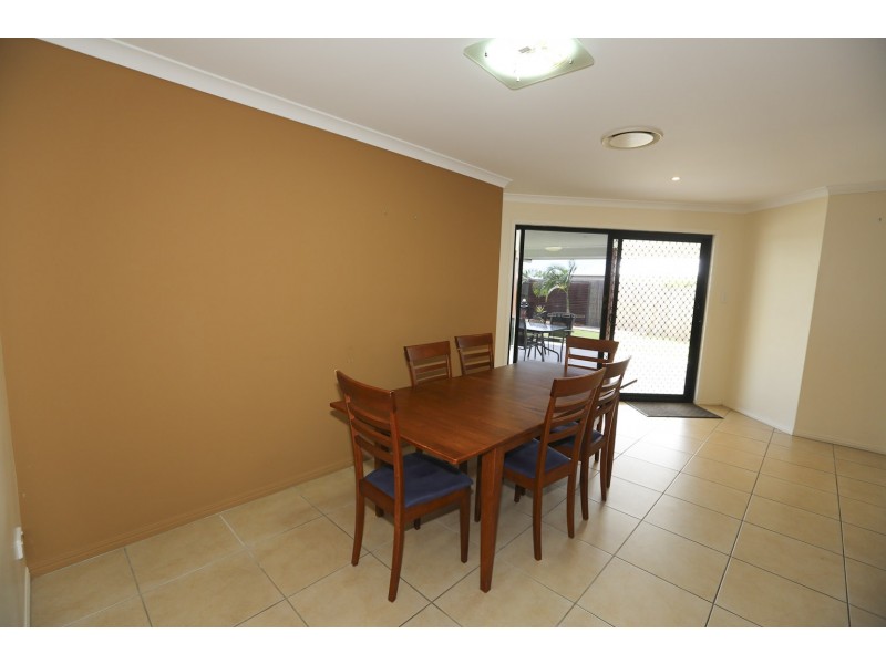 6 Charlotte Court, New Auckland QLD 4680