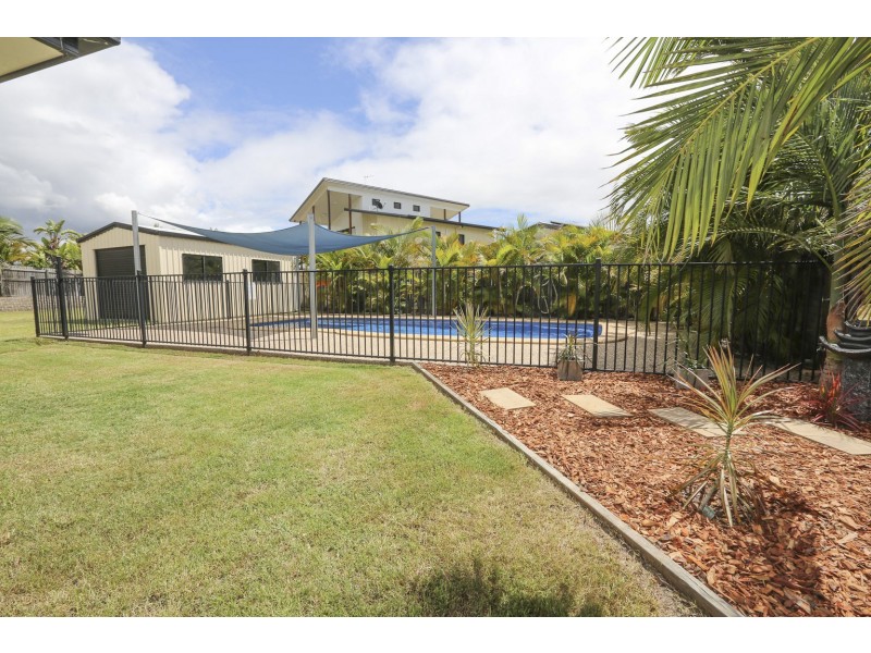 6 Charlotte Court, New Auckland QLD 4680