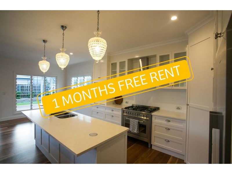 10 KURWONGBAH ST, Boyne Island QLD 4680