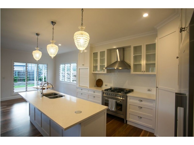 10 KURWONGBAH ST, Boyne Island QLD 4680