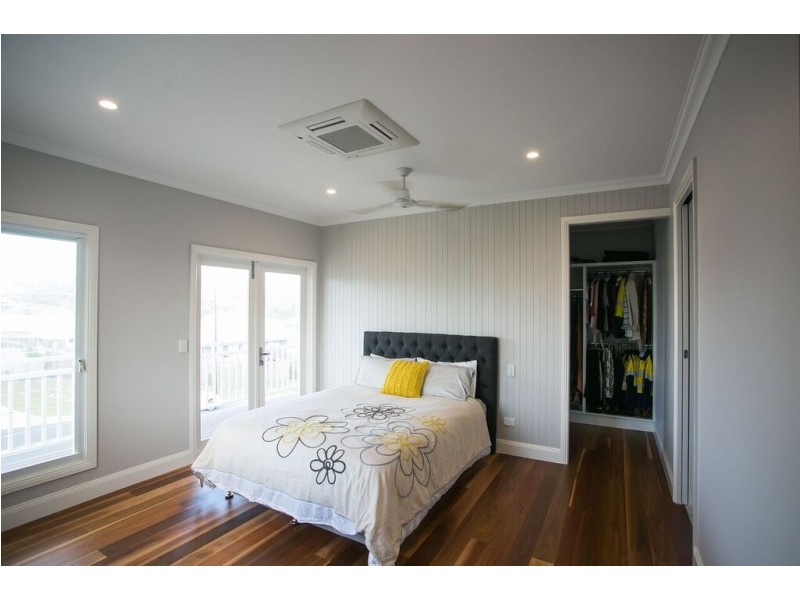 10 KURWONGBAH ST, Boyne Island QLD 4680