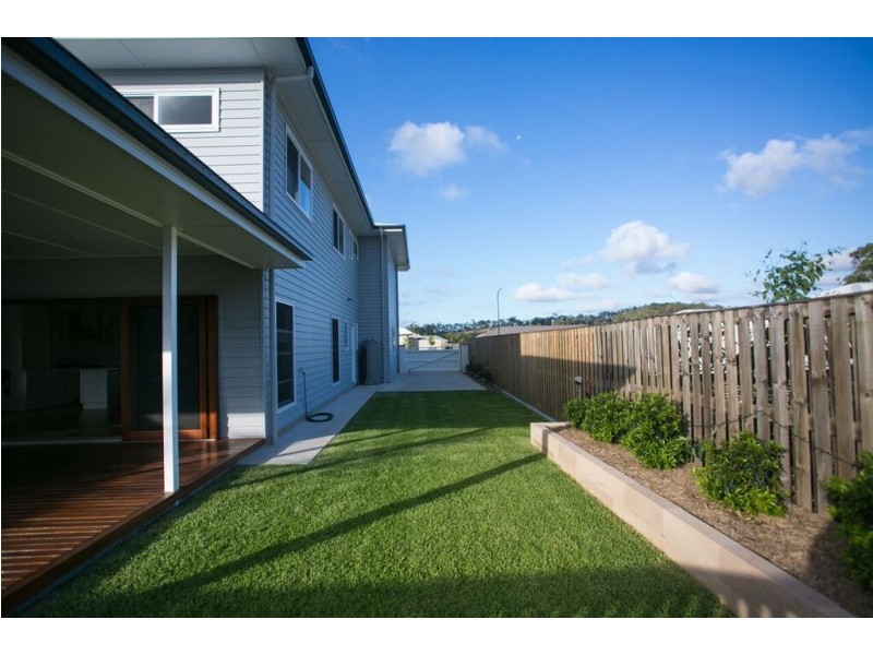 10 KURWONGBAH ST, Boyne Island QLD 4680