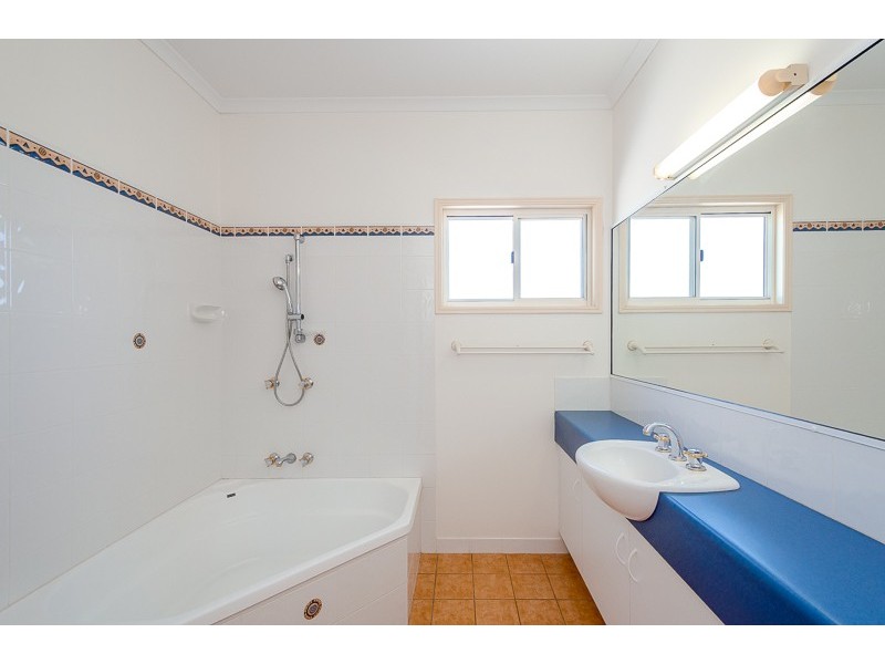 4 Fitzsimmons Street, South Gladstone QLD 4680