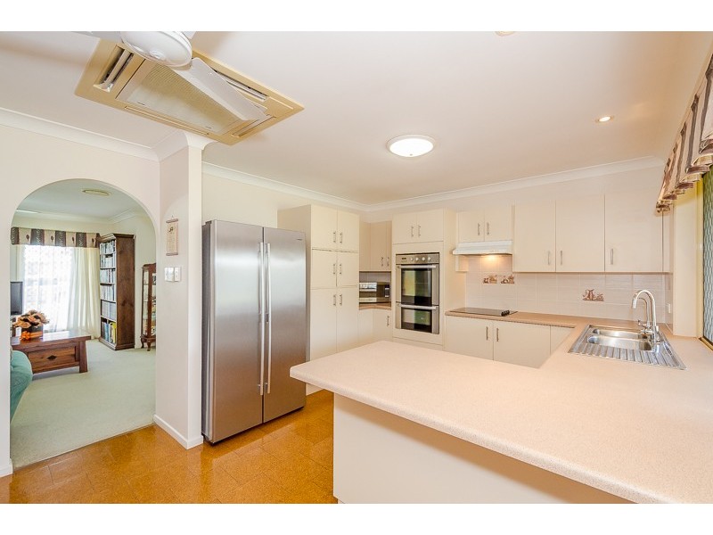 9 Helston Street, Telina QLD 4680