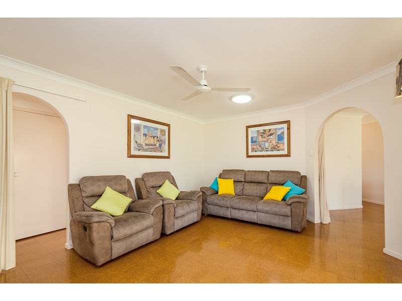 9 Helston Street, Telina QLD 4680