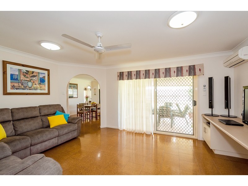 9 Helston Street, Telina QLD 4680