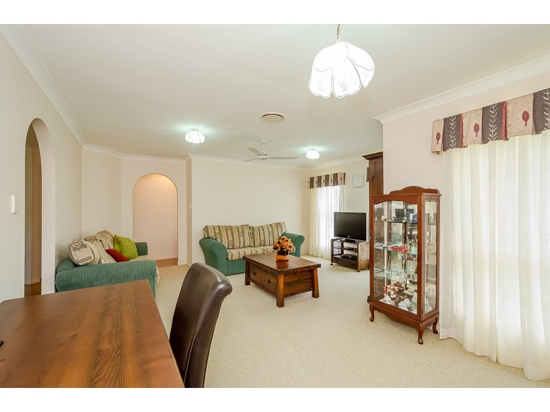 9 Helston Street, Telina QLD 4680