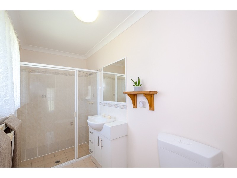 9 Helston Street, Telina QLD 4680