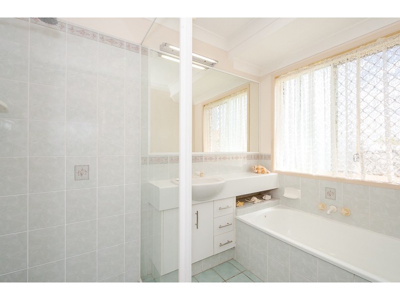 9 Helston Street, Telina QLD 4680