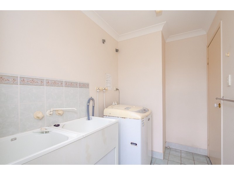 9 Helston Street, Telina QLD 4680