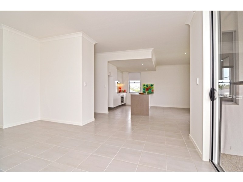 6 KROOMBIT TERRACE, New Auckland QLD 4680