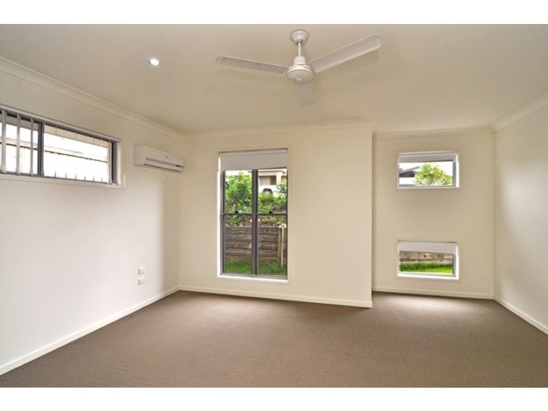 6 KROOMBIT TERRACE, New Auckland QLD 4680