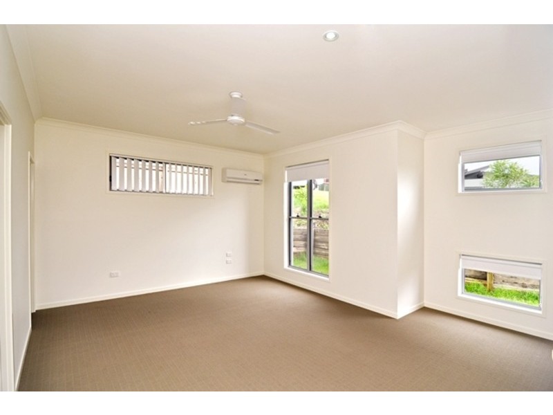 6 KROOMBIT TERRACE, New Auckland QLD 4680