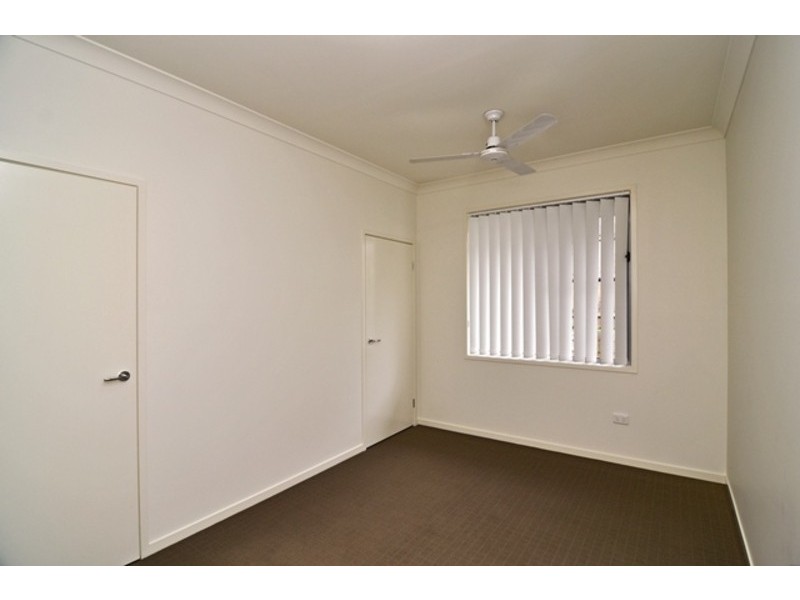 6 KROOMBIT TERRACE, New Auckland QLD 4680