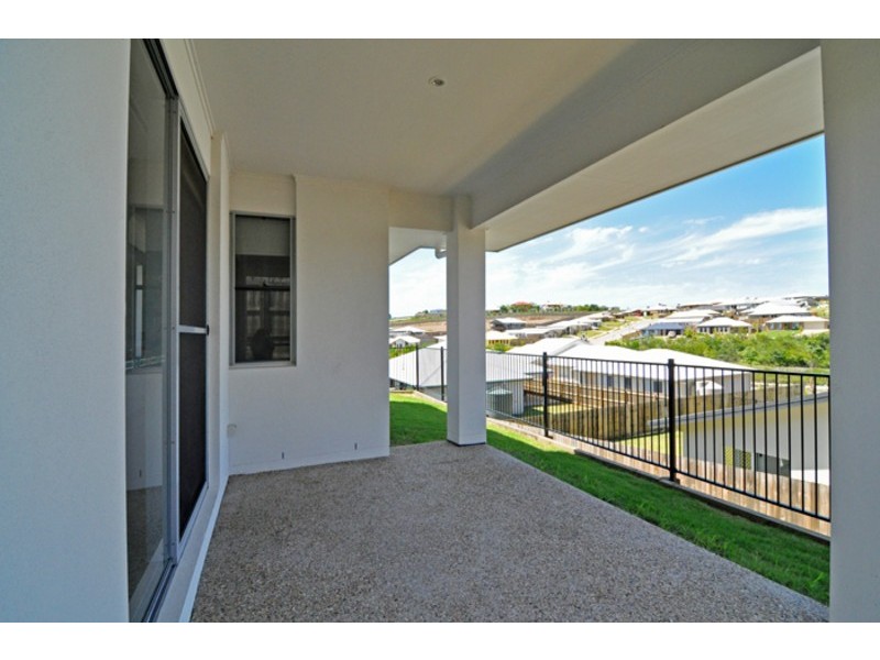 6 KROOMBIT TERRACE, New Auckland QLD 4680