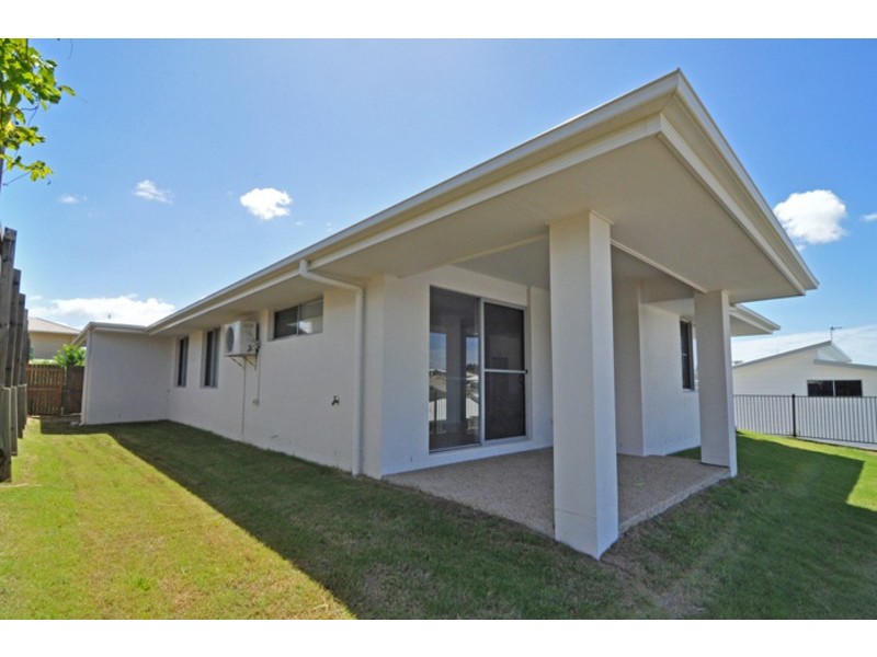 6 KROOMBIT TERRACE, New Auckland QLD 4680