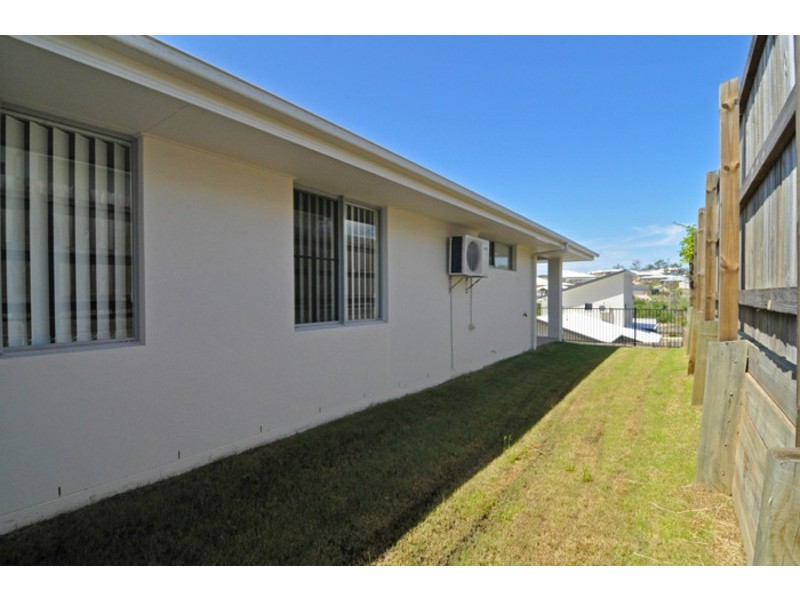 6 KROOMBIT TERRACE, New Auckland QLD 4680