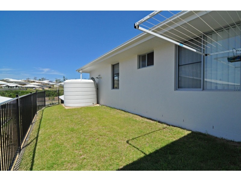 6 KROOMBIT TERRACE, New Auckland QLD 4680