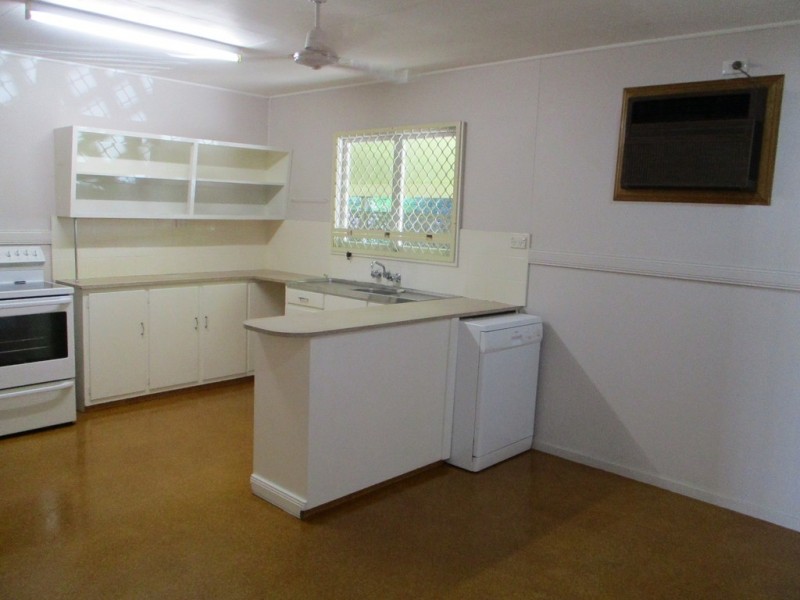 4 O’MALLEY STREET, West Gladstone QLD 4680