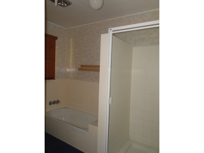 4 O’MALLEY STREET, West Gladstone QLD 4680