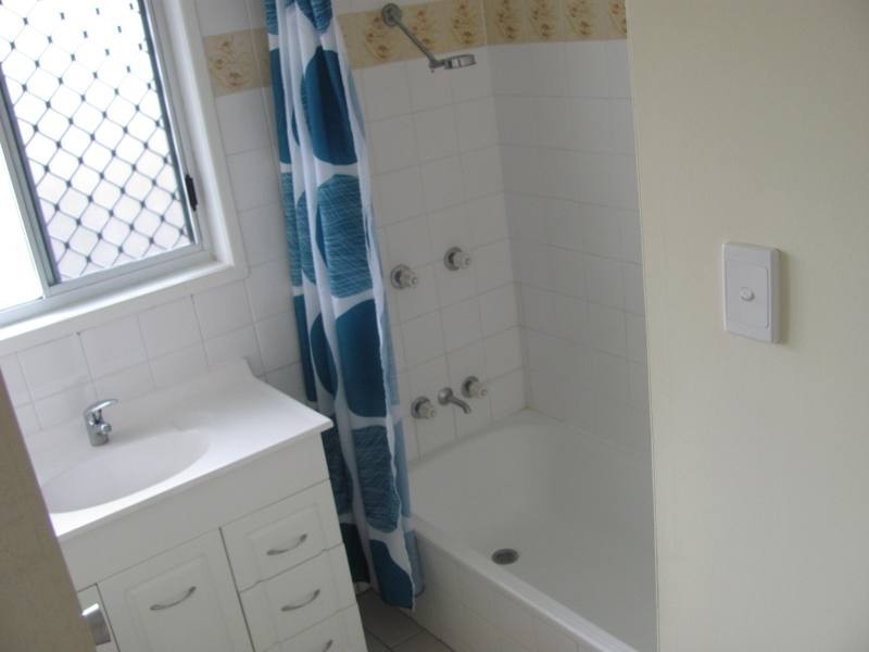 6 Andrew Court, Boyne Island QLD 4680