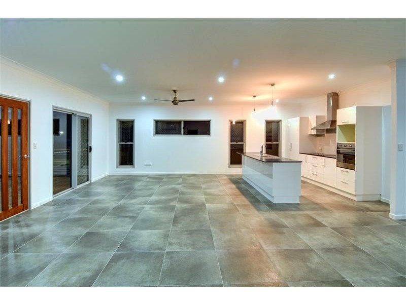 13 Lighthouse Drive, Boyne Island QLD 4680