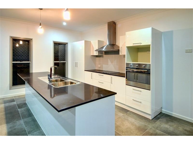 13 Lighthouse Drive, Boyne Island QLD 4680