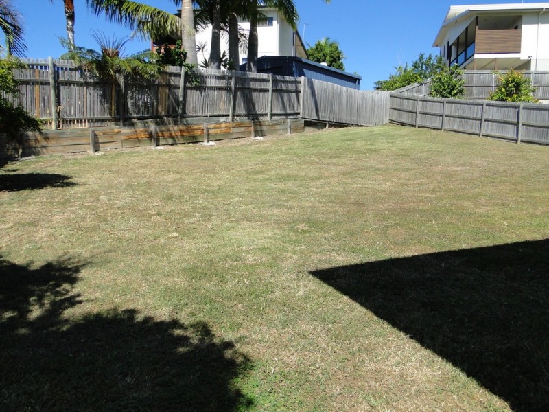 13 Lighthouse Drive, Boyne Island QLD 4680