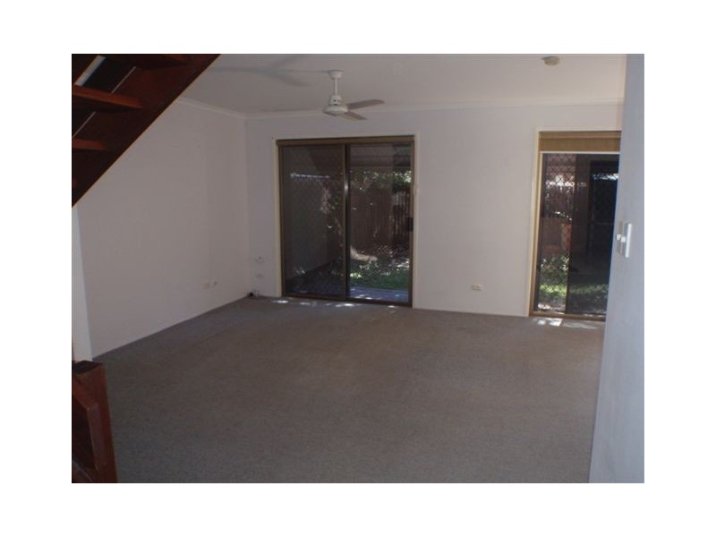 8/15 ROBERTS STREET, South Gladstone QLD 4680