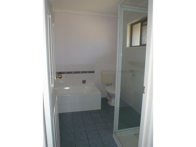 8/15 ROBERTS STREET, South Gladstone QLD 4680