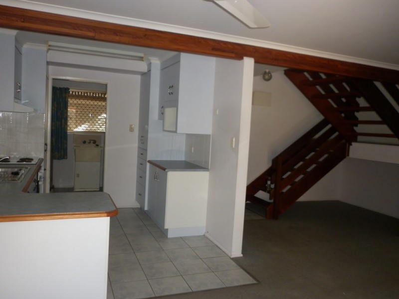 8/15 ROBERTS STREET, South Gladstone QLD 4680