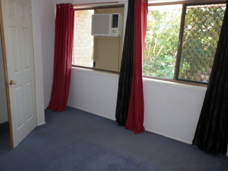 8/15 ROBERTS STREET, South Gladstone QLD 4680
