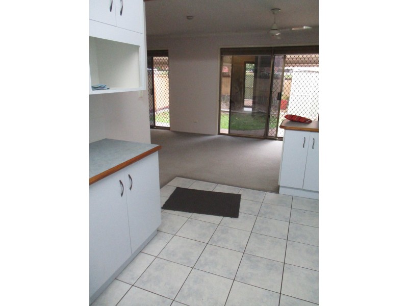 8/15 ROBERTS STREET, South Gladstone QLD 4680