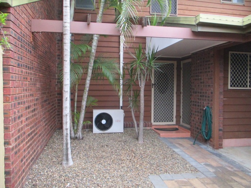 8/15 ROBERTS STREET, South Gladstone QLD 4680