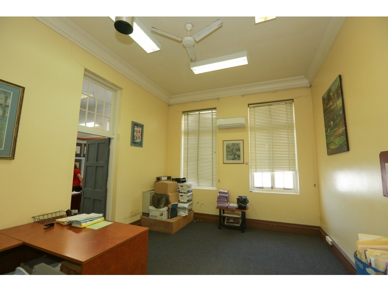 16 Yarroon Street, Gladstone QLD 4680