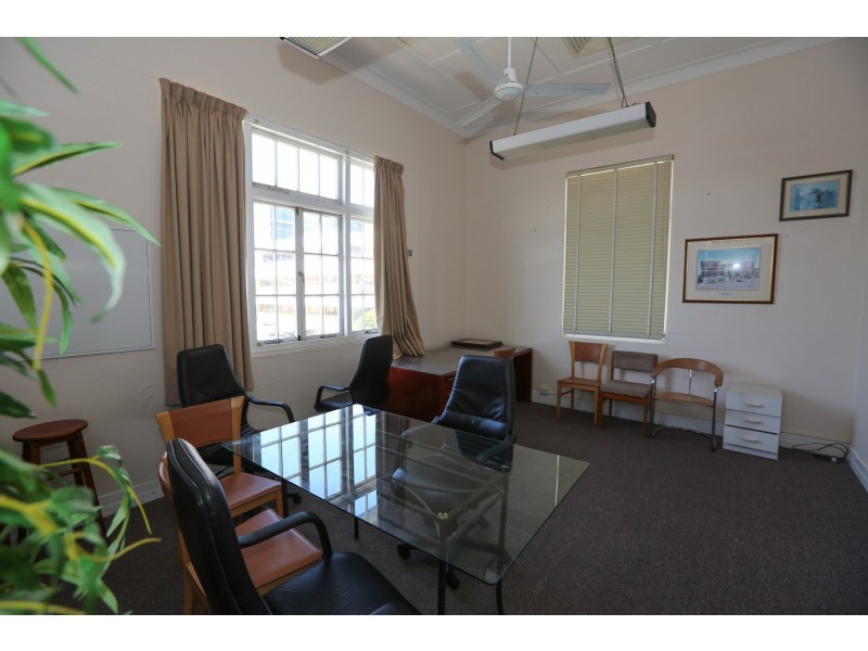 16 Yarroon Street, Gladstone QLD 4680