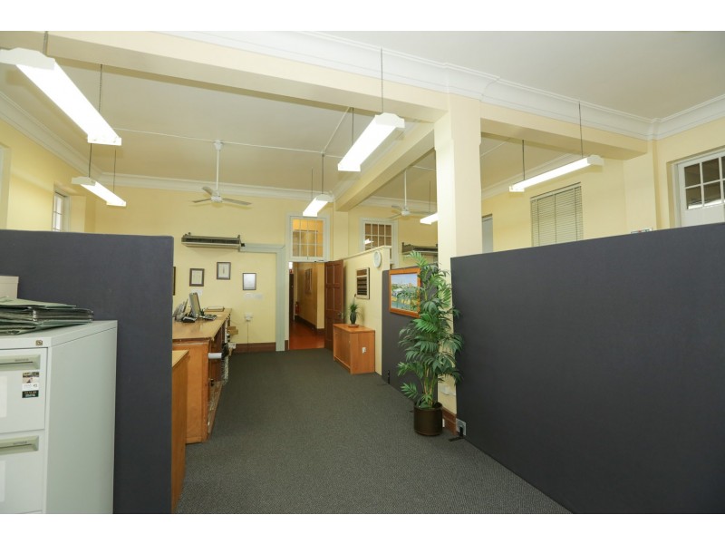 16 Yarroon Street, Gladstone QLD 4680