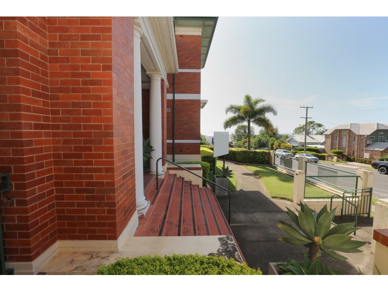 16 Yarroon Street, Gladstone QLD 4680