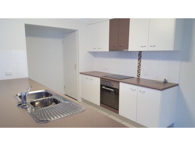 12 OAKDALE PLACE, Kirkwood QLD 4680