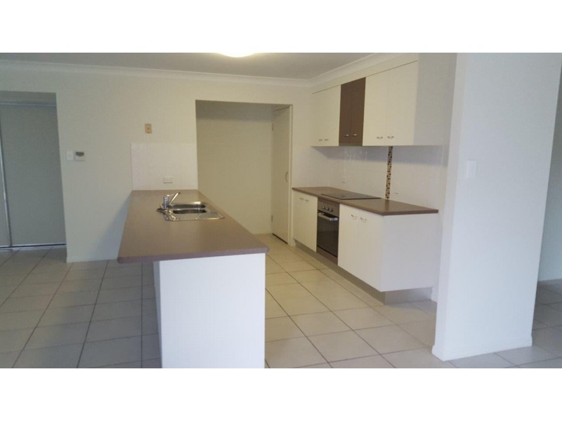 12 OAKDALE PLACE, Kirkwood QLD 4680