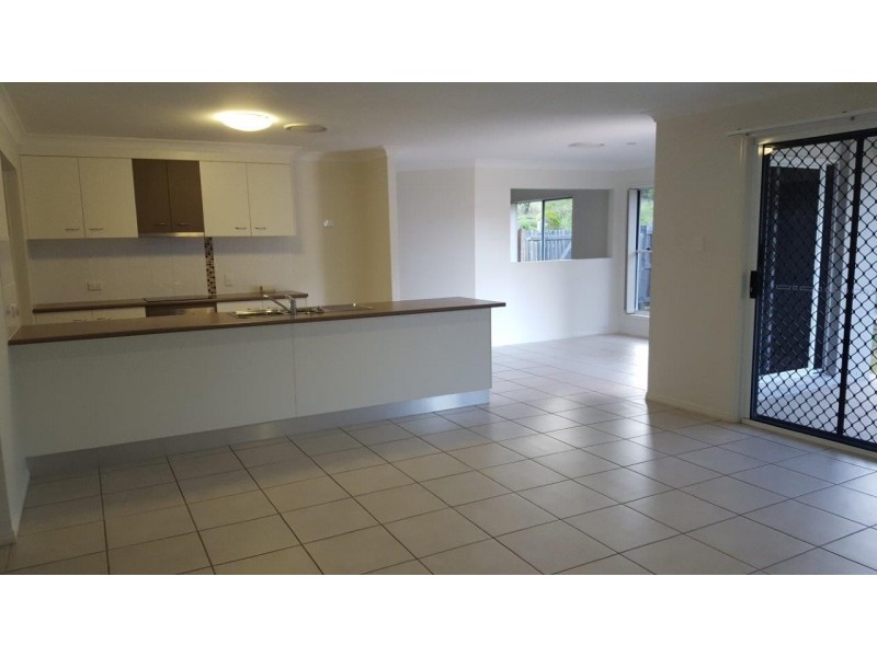 12 OAKDALE PLACE, Kirkwood QLD 4680