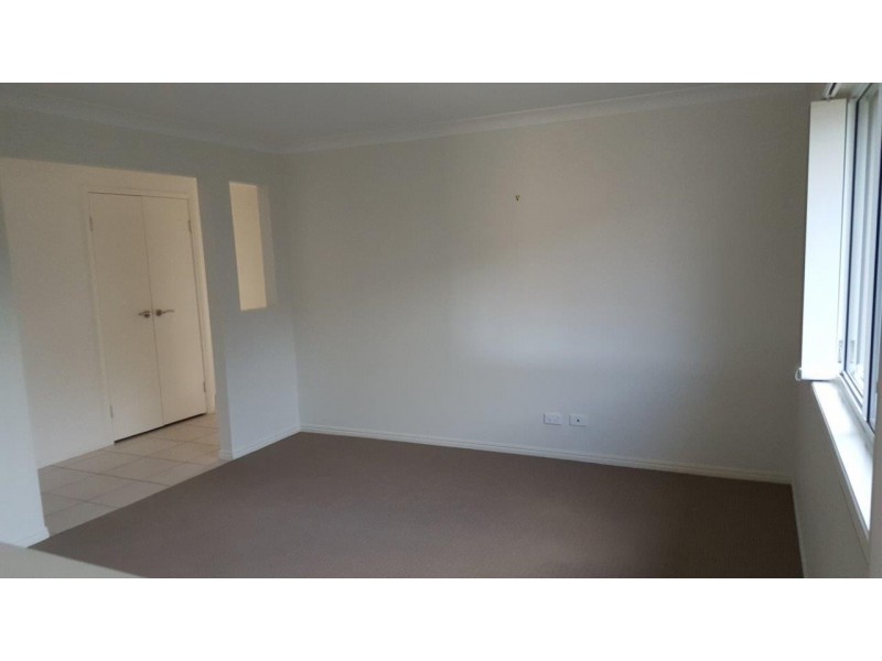 12 OAKDALE PLACE, Kirkwood QLD 4680